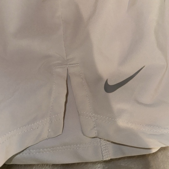 NIKE white shorts - Picture 5 of 7